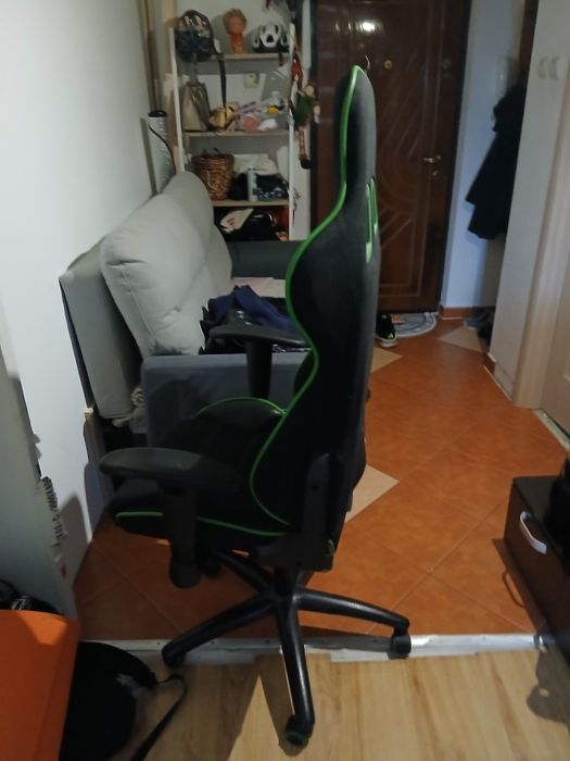 Vând scaun de gaming