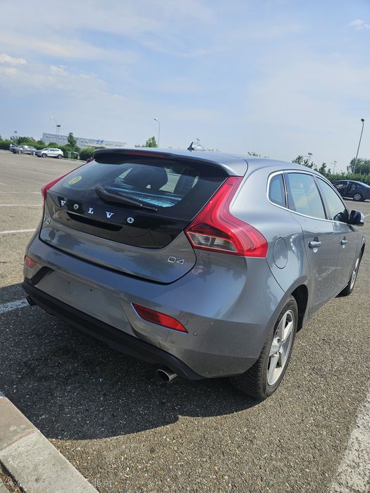 Vând Volvo v40 2015