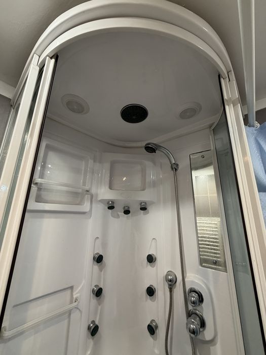 Cabina de dus nefolosita