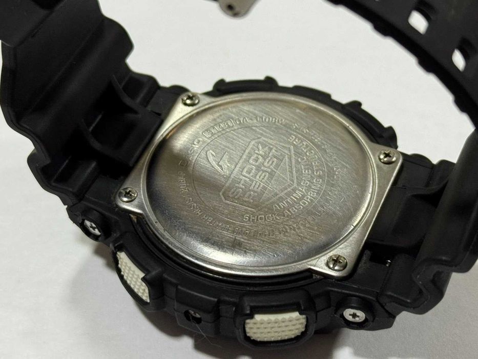 Часовник Casio G-Shock GA-110BW