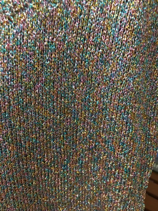 Продавам блестяш топ  от лъскава френска прежда -35 лв