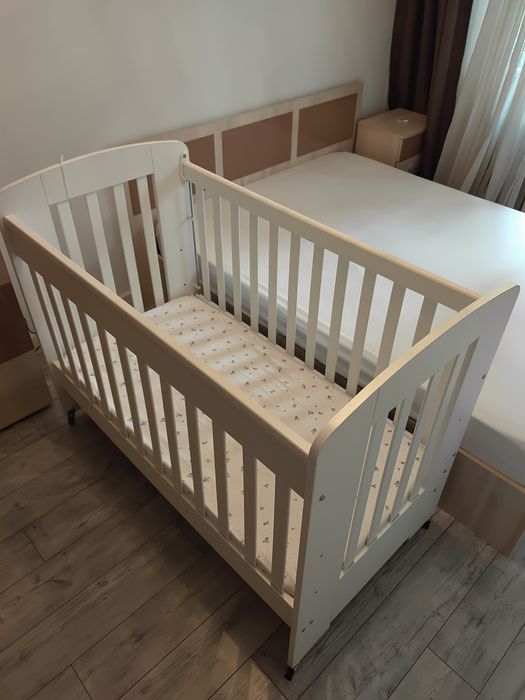 Patut de lemn pentru copii