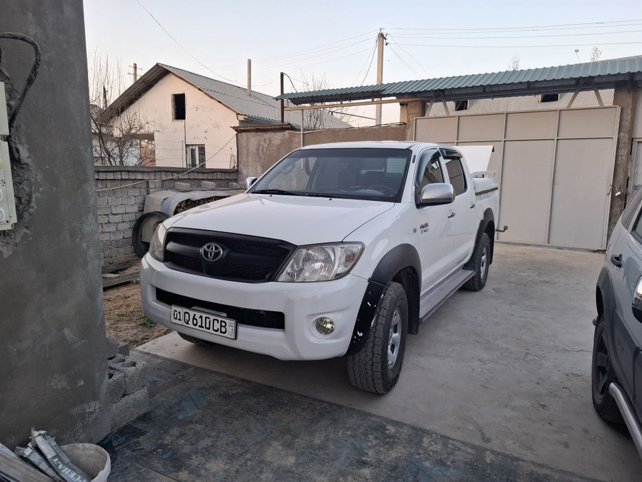 Продается TOYOTA HILUX 2008год в хорошем состоянии