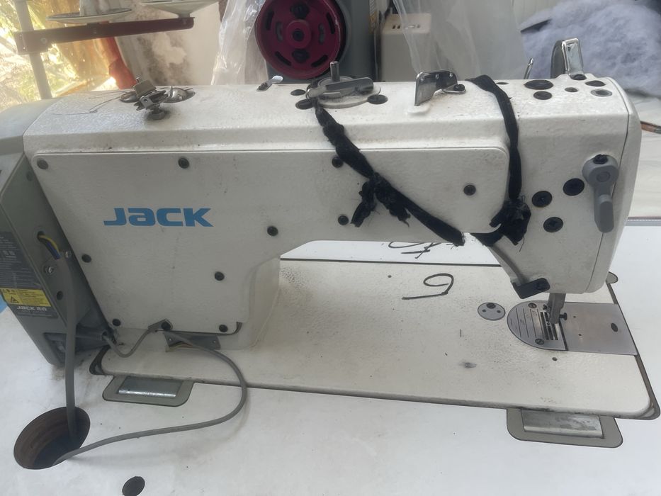 Срочно продам швейную машинку