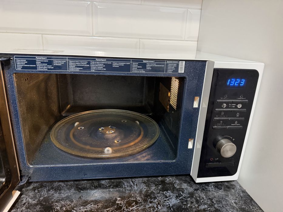 Микроволновая печь Samsung MS23F301TAW