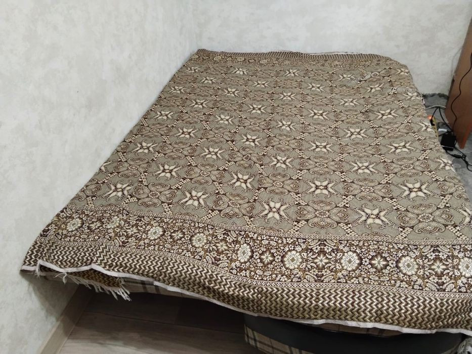 Продам тахту в хорошем состоянии