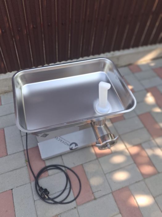 Mașină de tocat carne profesională FULL INOX – 230V