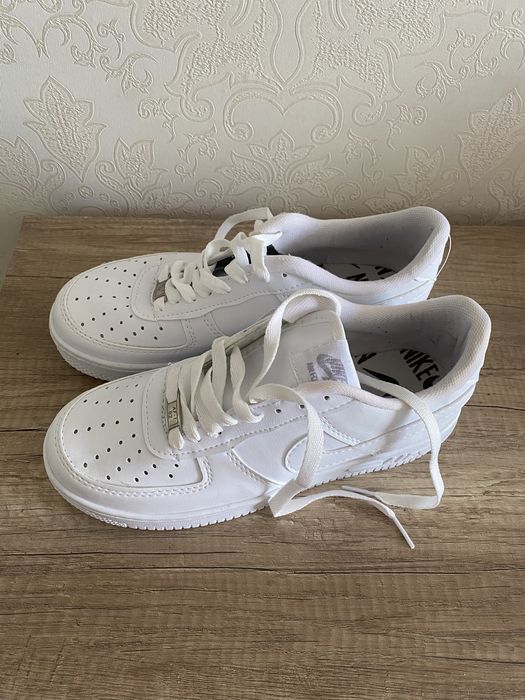 Кроссовки 40р для девочек и мальчиков