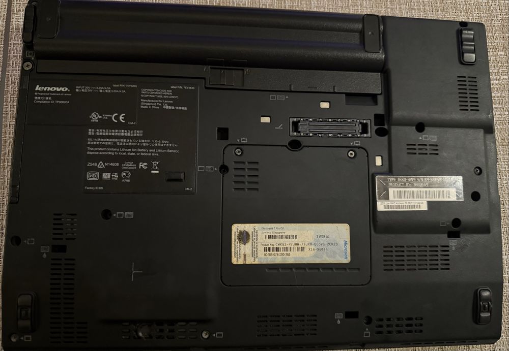 Лаптоп  Леново ThinkPad X201 с инсталирани програми за диагностика