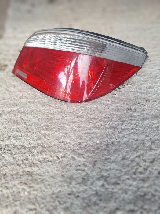 Продавам десен стоп за Бмв е 60 преди фейс