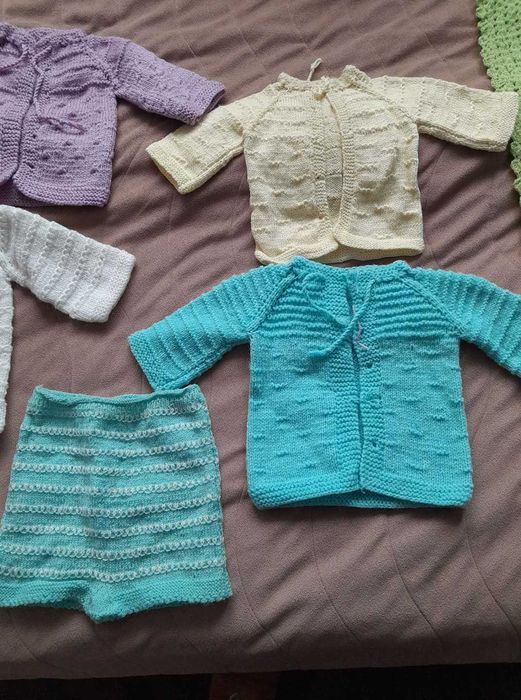 Ръчно плетени дрешки за новородено, терлички