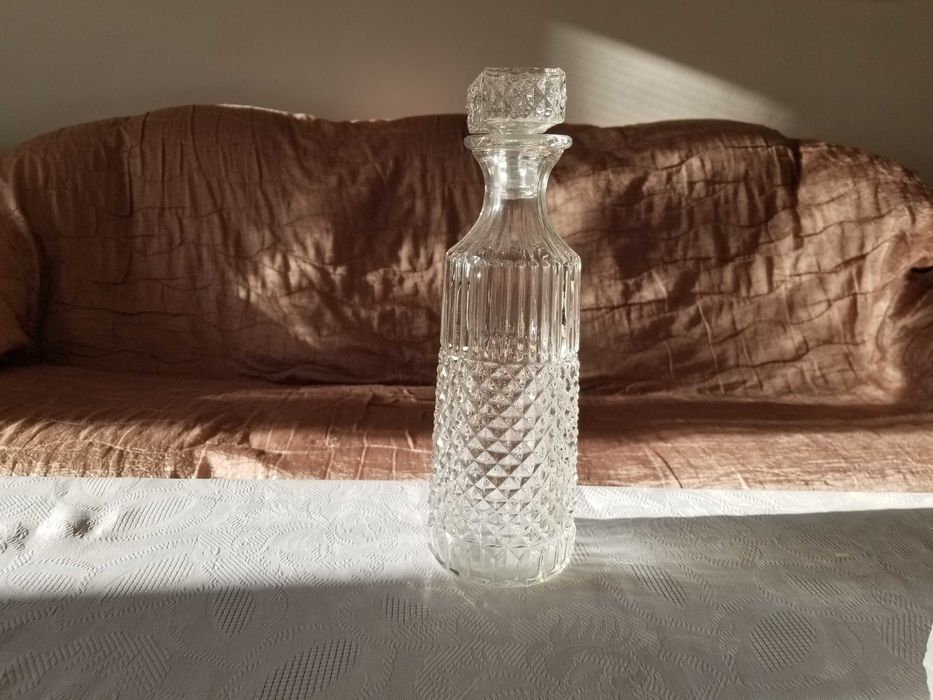 Стъклен релефен сервиз гарафа за уиски (алкохол) с тапа и 4 чаши , Нов