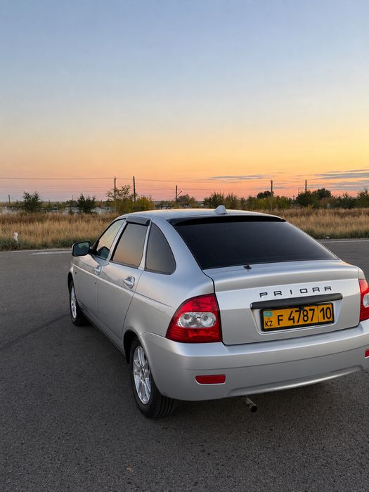 Продам машину приору.
