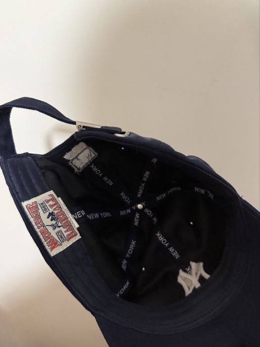 Темно-синяя кепка MLB