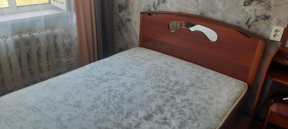 Продам спальный гарнитур