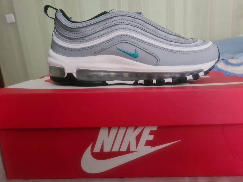 Продаю Nike Air max