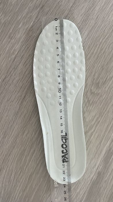 Кроссовки спортивные