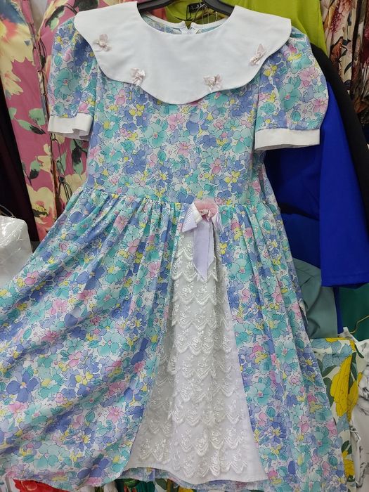 Продам платье девочковое