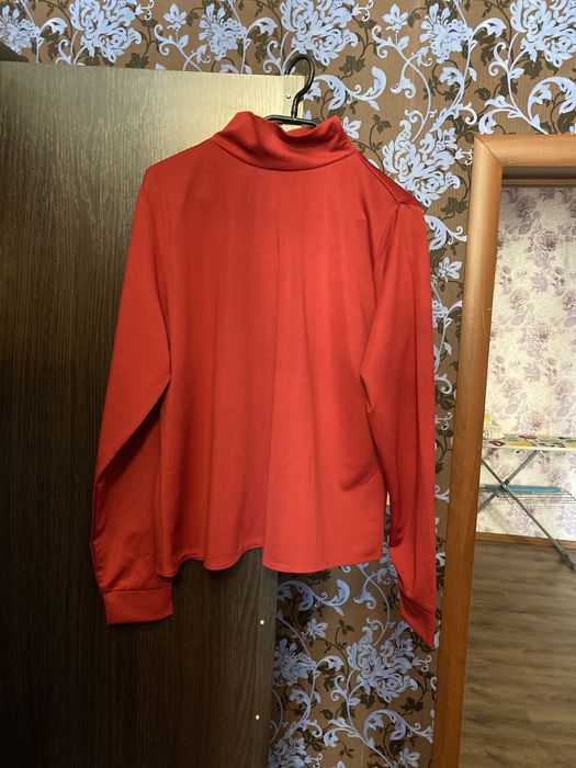 Продаю б/у платья и кофты