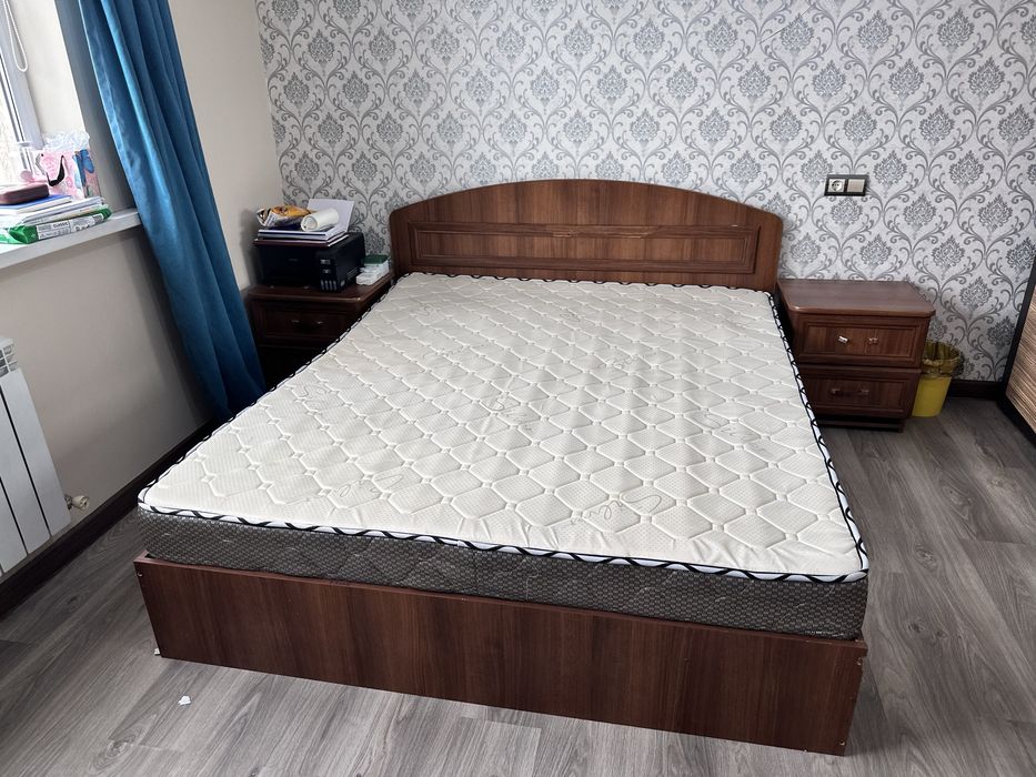 Кровать + матрас + 2 тумбочки