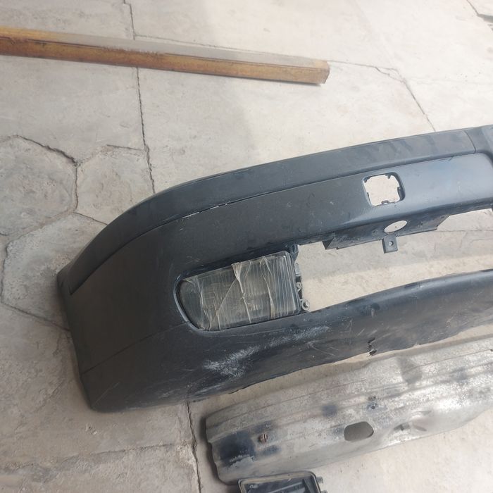 Бампер е 39,до рест.,состояние среднее под покраску!