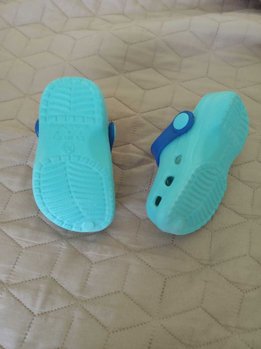 Сандали и кроксове