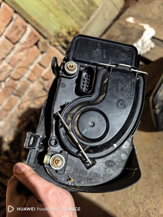 Фарове HELLA VW Bora