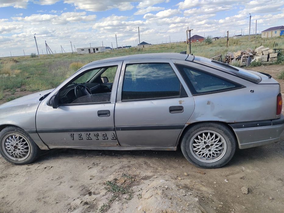 Автомобиль Опель вектра