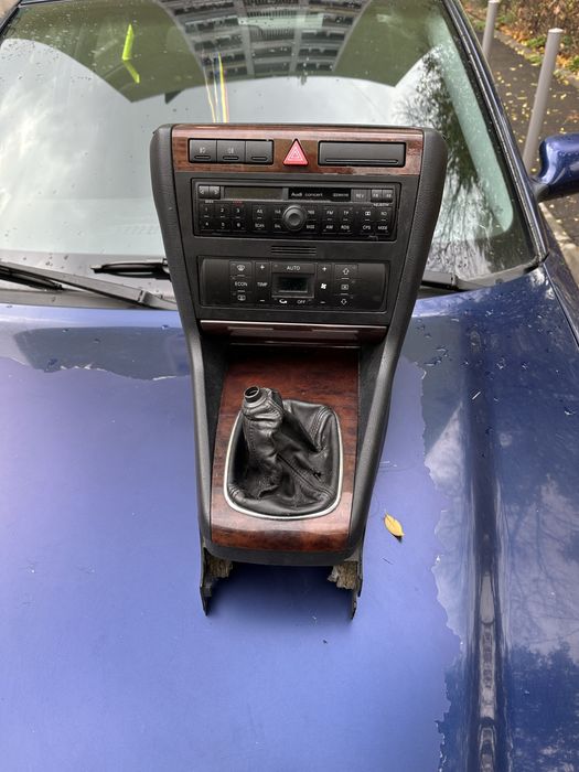 Cușcă 1din Audi A4 B5 radio concert