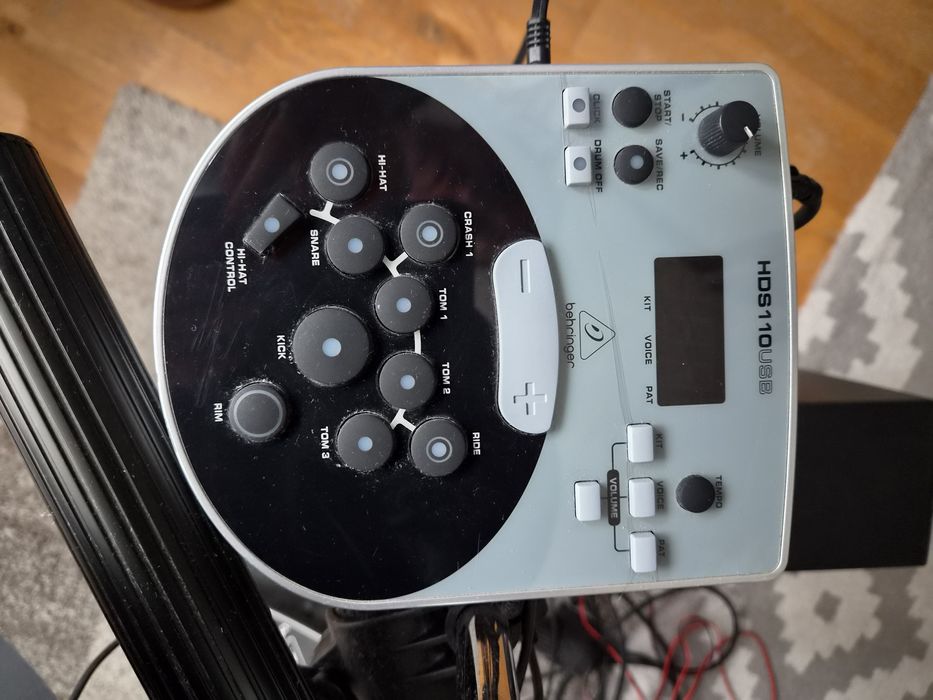 Tobe electronice Begringer (plus scaun, bete) si Monitoare de studio (boxe active) Presonus Eris 3.5