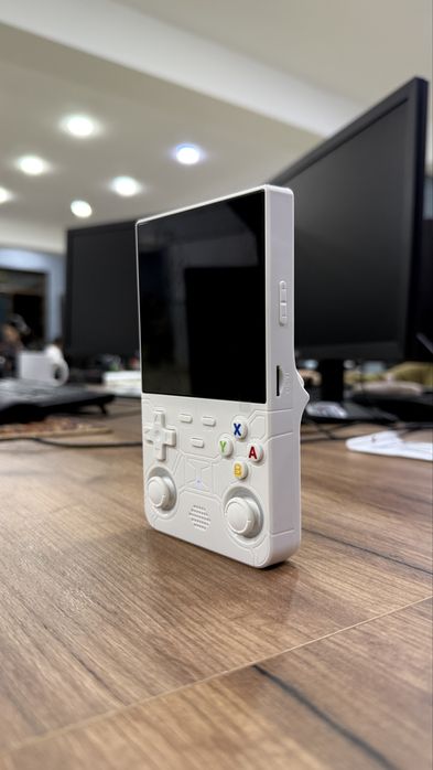 Портативная игровая консоль R36 Ultra