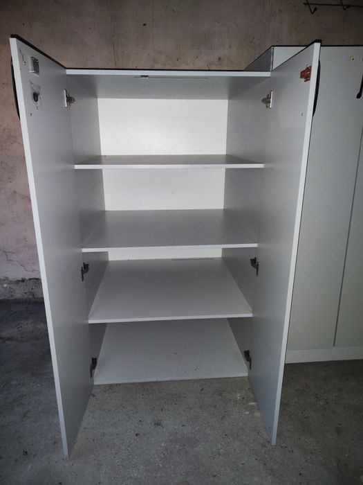 Шкаф офисный 2 штуки.