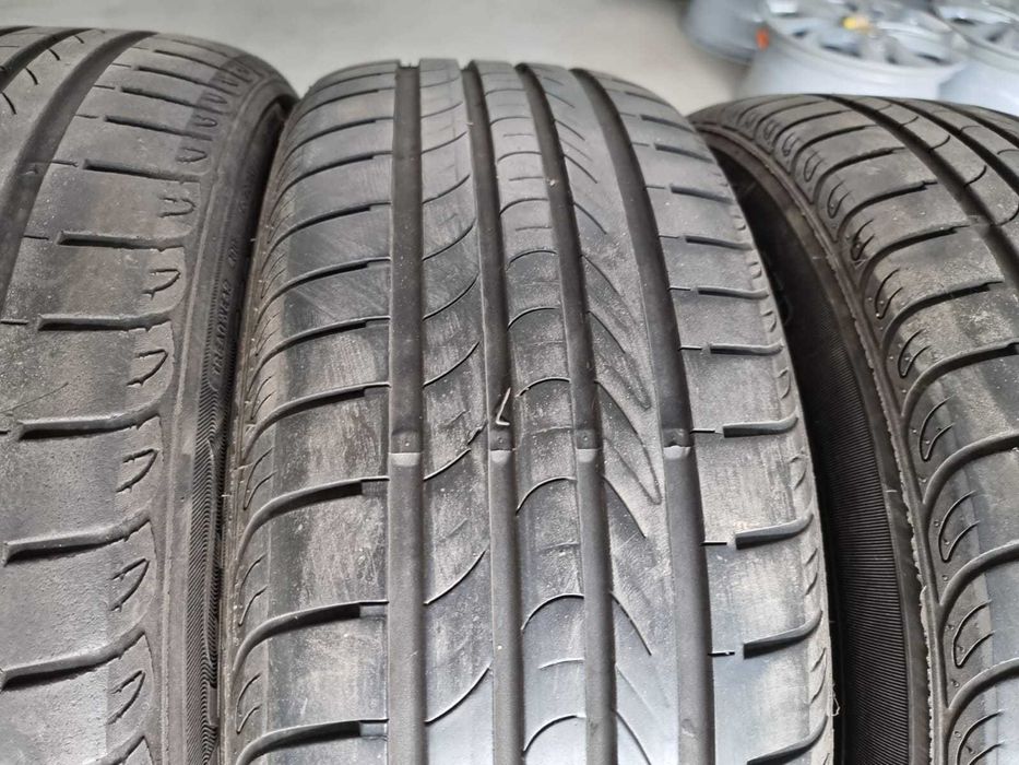 4 Anvelope VARA 195.55.15 "Nexen" ; stare foarte buna