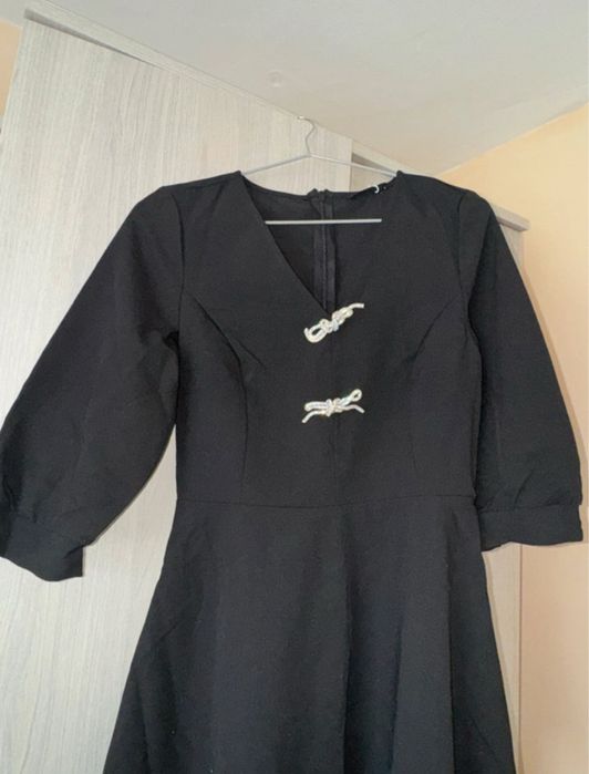 Rochie neagra trei sferturi