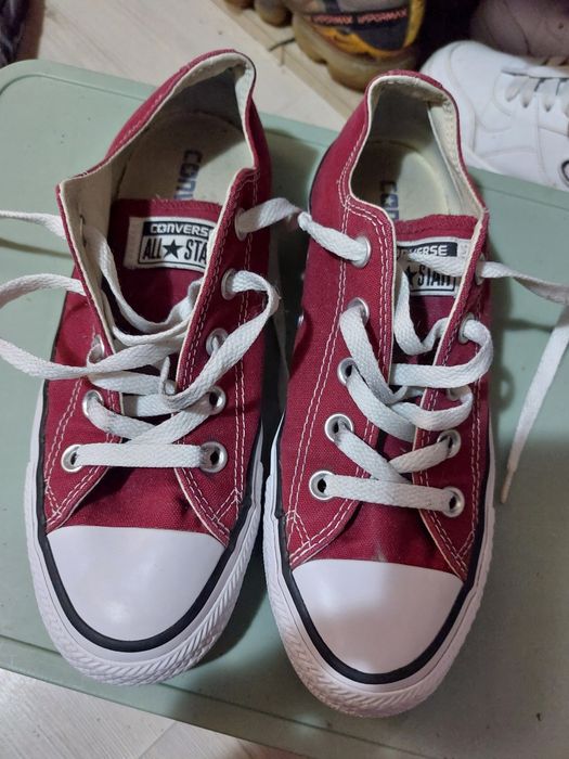 Vand Converse aproape noi