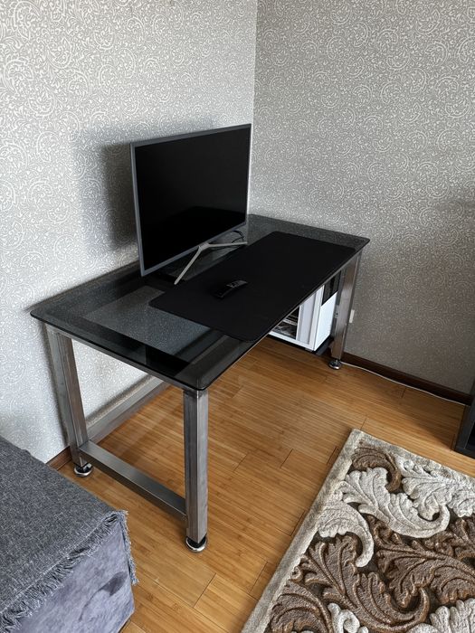 Эксклюзивный компьютерный стол (Германия)