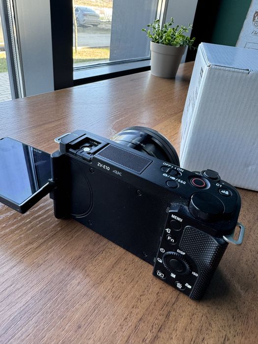 СРОЧНО!! Sony ZV-E10 в отличном состоянии