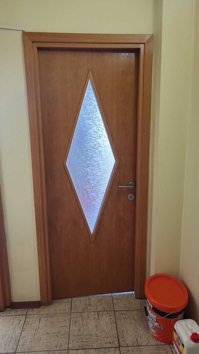 Se vând 6 uși + dresing