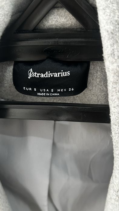 Продается пальто Stradivarius