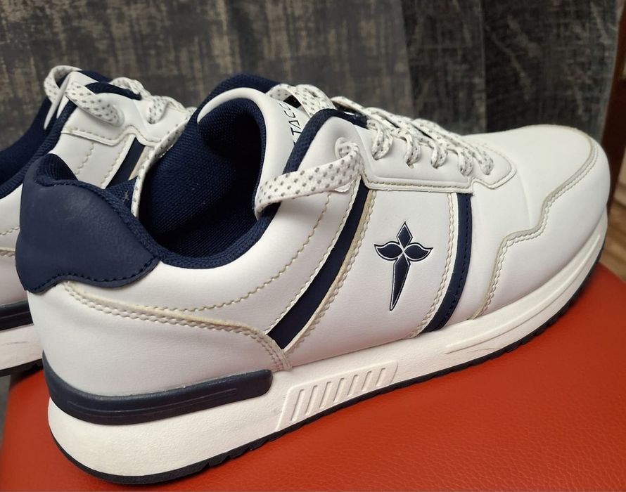 Кроссовки 41размер