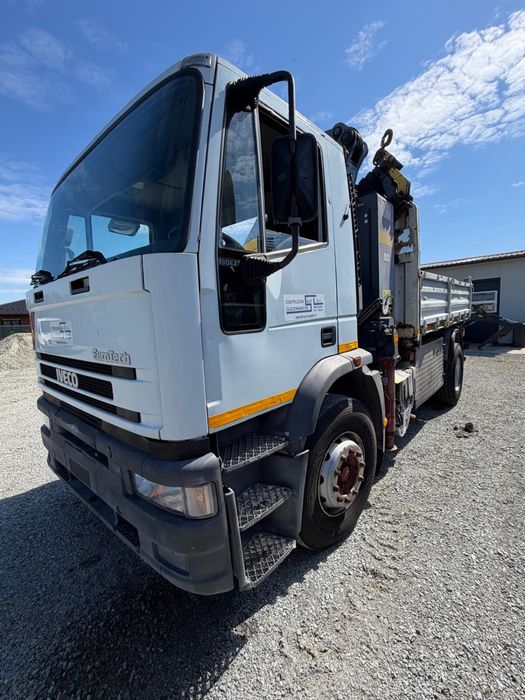 Camion basculabil cu macara 22 metri