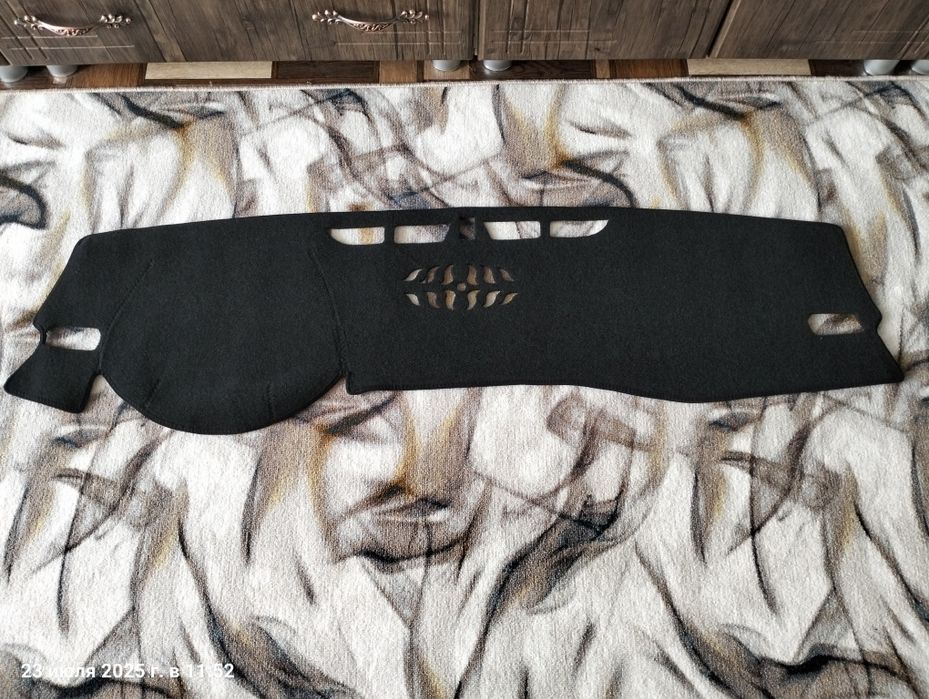 Продам накидку на панель приборов