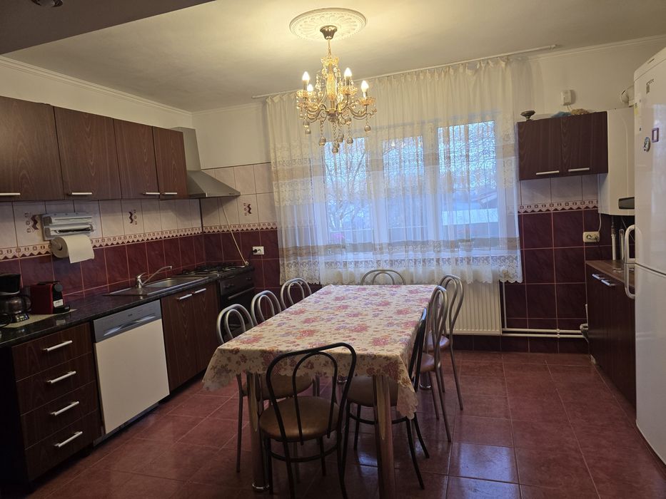 Închiriez casă P +M