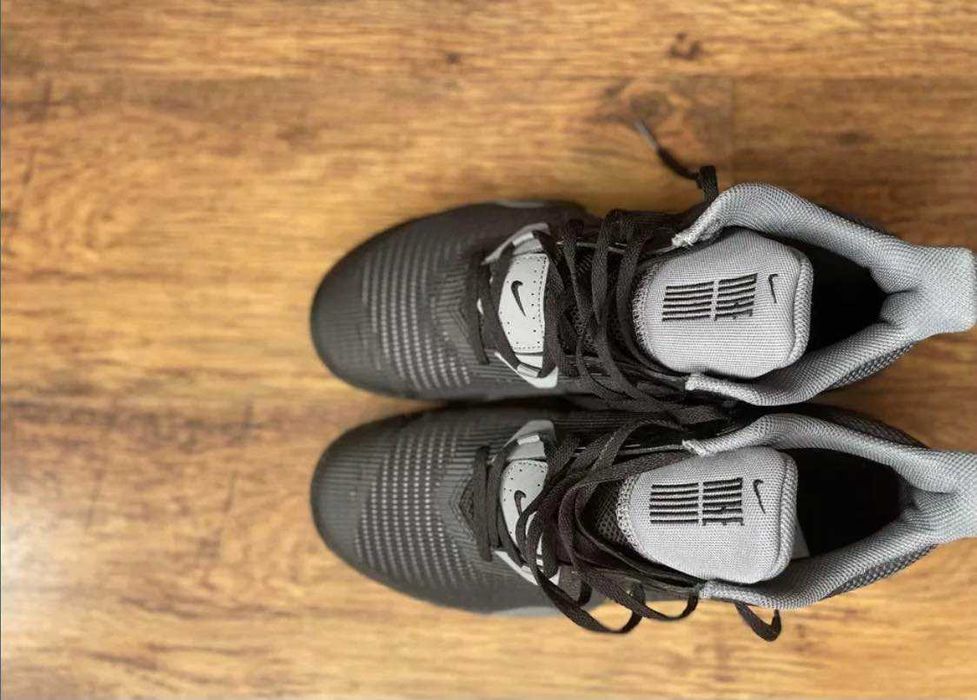 Маратонки Nike!!