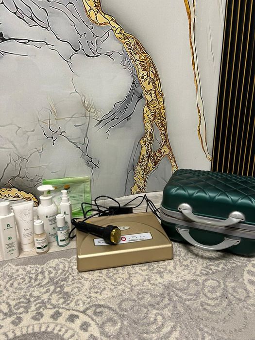 Продам массажный аппарат с кеисом.