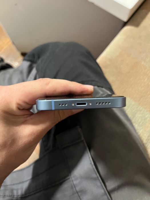 Iphone 14 albastru