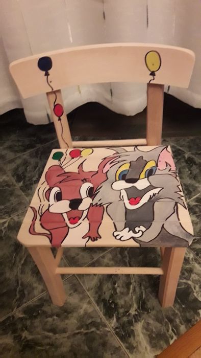 Рисувано дървено детско столче.Рисувана детска масичка.
