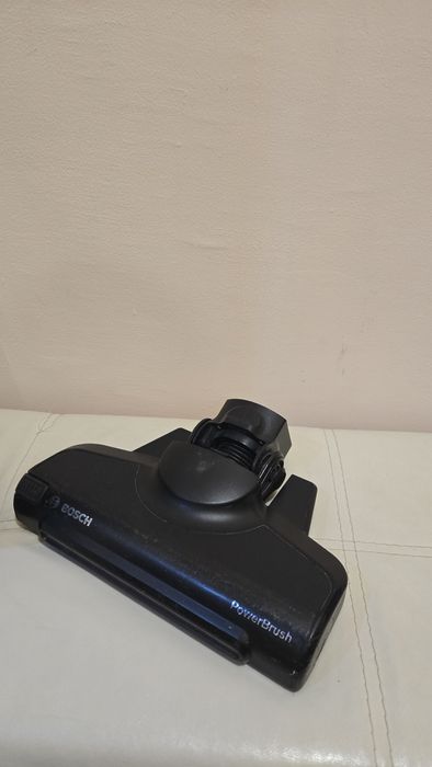 Безкабелна прахосмукачка Bosch, за части . Повредена е главата.