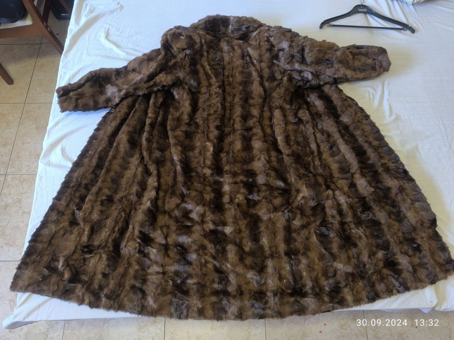 Естествено палто от челца на норки