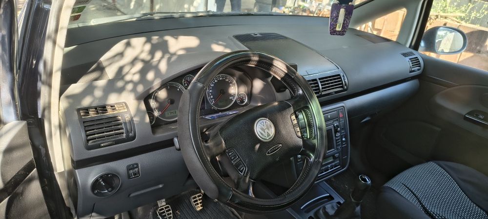 Vând Volkswagen Sharan